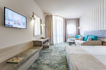 Фото номера Полулюкс (для 2 взрослых и 2 детей) Курортные отели HI Hotels Imperial Resort г. Солнечный Берег 2