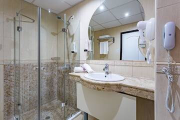 Фото номера Полулюкс (для 2 взрослых и 2 детей) Курортные отели HI Hotels Imperial Resort г. Солнечный Берег 3