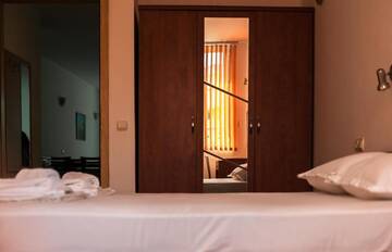 Фото номера Апартаменты с 1 спальней (для 2 взрослых и 1 ребенка) Апарт-отели Sunny Holiday Apartments г. Солнечный Берег 26