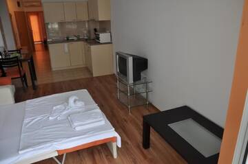 Фото номера Апартаменты с 1 спальней (для 4 взрослых) Апарт-отели Sunny Holiday Apartments г. Солнечный Берег 32