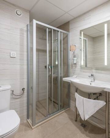 Фото номера Двухместный номер с 1 кроватью с видом на море Курортные отели Hotel Neptun Beach г. Солнечный Берег 3