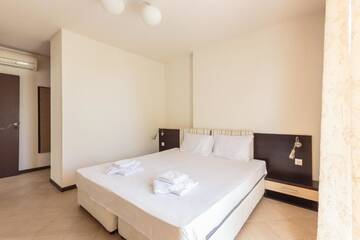 Фото номера Апартаменты с 3 спальнями Апарт-отели Tarsis Club - All Inclusive г. Солнечный Берег 3