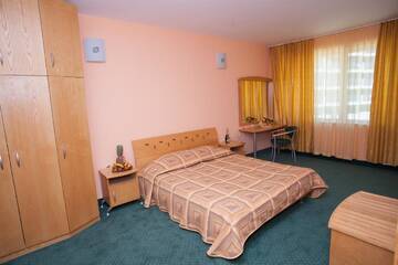 Фото номера Люкс с 2 спальнями, с балконом и видом на море Отель Hotel Slavyanski г. Солнечный Берег 5