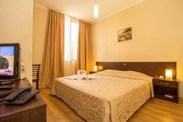 Фото номера Люкс с бесплатным доступом в аквапарк Отель Hotel Laguna Park &amp; Aqua Club - All Inclusive г. Солнечный Берег 2