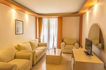 Фото номера Люкс с 2 спальнями и балконом Отель Gold Pearl Hotel г. Солнечный Берег 8