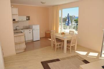 Фото номера Апартаменты в пентхаусе Апарт-отели Yassen Holiday Village г. Солнечный Берег 2