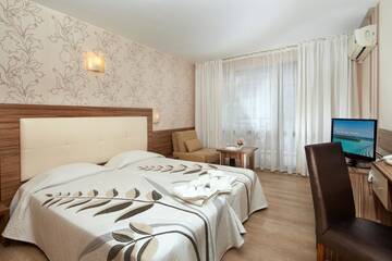 Фото номера Двухместный номер с 1 кроватью или 2 отдельными кроватями Отель Relax Holiday Complex &amp; Spa г. Солнечный Берег 2