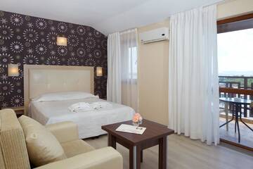 Фото номера Двухместный номер с 1 кроватью или 2 отдельными кроватями Отель Relax Holiday Complex &amp; Spa г. Солнечный Берег 3