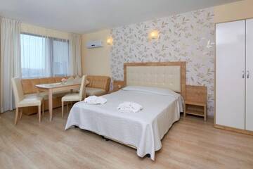 Фото номера Номер-студио Отель Relax Holiday Complex &amp; Spa г. Солнечный Берег 12