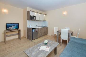 Фото номера Апартаменты с 2 спальнями Отель Relax Holiday Complex &amp; Spa г. Солнечный Берег 5