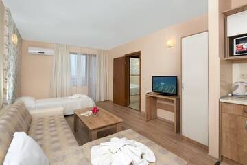 Фото номера Апартаменты с 1 спальней (для 4 взрослых) Отель Relax Holiday Complex &amp; Spa г. Солнечный Берег 5