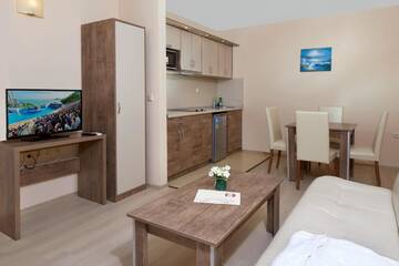 Фото номера Апартаменты с 1 спальней (для 4 взрослых) Отель Relax Holiday Complex &amp; Spa г. Солнечный Берег 7