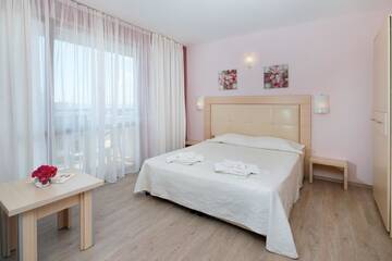 Фото номера Семейный люкс Отель Relax Holiday Complex &amp; Spa г. Солнечный Берег 7