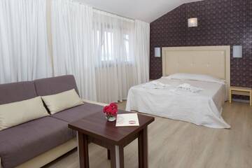 Фото номера Семейный люкс Отель Relax Holiday Complex &amp; Spa г. Солнечный Берег 3
