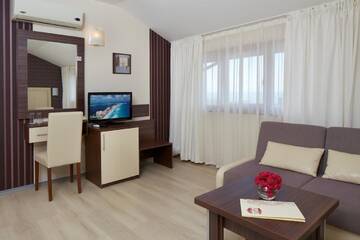 Фото номера Семейный люкс Отель Relax Holiday Complex &amp; Spa г. Солнечный Берег 4