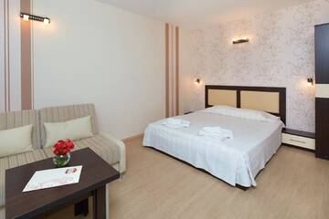 Фото номера Семейный люкс Отель Relax Holiday Complex &amp; Spa г. Солнечный Берег 10
