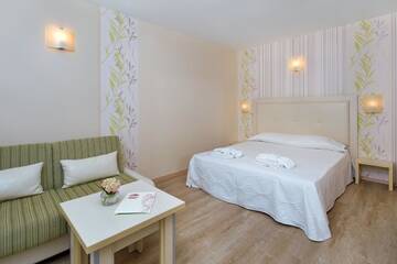 Фото номера Семейный люкс Отель Relax Holiday Complex &amp; Spa г. Солнечный Берег 8