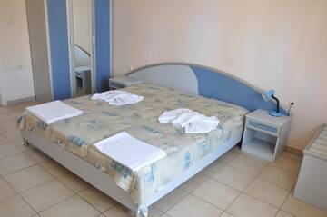 Фото номера Апартаменты с 1 спальней Отель Hotel BelleVille г. Солнечный Берег 4