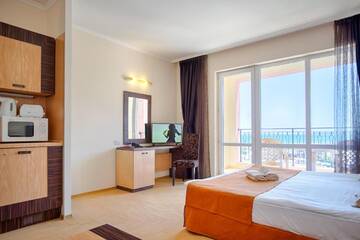 Фото номера Номер-студио с видом на море Курортные отели DIT Majestic Beach Resort г. Солнечный Берег 7