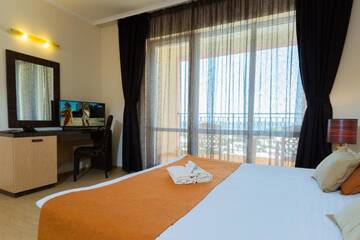 Фото номера Номер-студио с видом на море Курортные отели DIT Majestic Beach Resort г. Солнечный Берег 8
