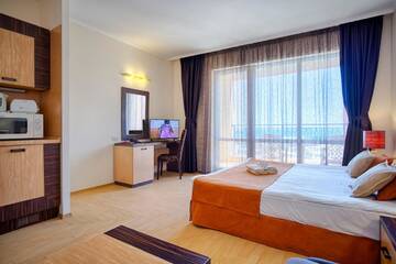 Фото номера Номер-студио с видом на море Курортные отели DIT Majestic Beach Resort г. Солнечный Берег 6