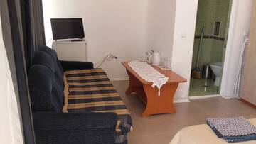 Фото номера Люкс эконом-класса с видом на бассейн - Первый этаж Апарт-отели Global Ville Apartcomplex г. Солнечный Берег 8