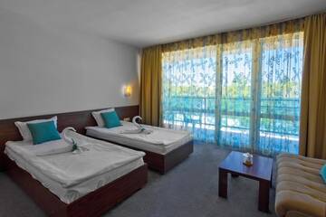 Фото номера Двухместный номер с 1 кроватью или 2 отдельными кроватями Отель Hotel Glarus Beach г. Солнечный Берег 15