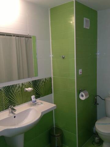 Фото номера Семейный номер (для 3 взрослых и 1 ребенка) Отель Hotel Glarus Beach г. Солнечный Берег 2