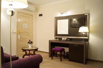 Фото номера Люкс с 1 спальней (для 2 взрослых и 2 детей) Отель Hotel &amp; SPA Diamant Residence - Все включено г. Солнечный Берег 3