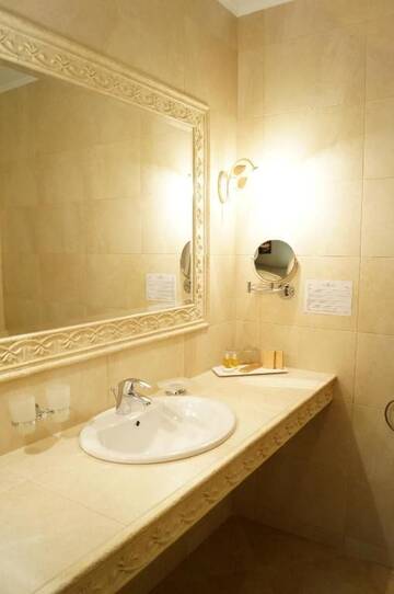 Фото номера Люкс с 1 спальней (для 3 взрослых) Отель Hotel &amp; SPA Diamant Residence - Все включено г. Солнечный Берег 7
