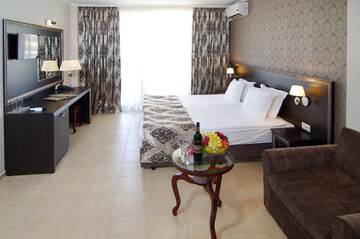 Фото номера Семейный номер (для 5 взрослых) Отель Hotel &amp; SPA Diamant Residence - Все включено г. Солнечный Берег 2