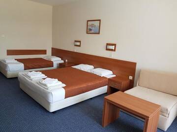 Фото номера Трехместный номер с балконом Отель Hotel Liani - All Inclusive г. Солнечный Берег 6