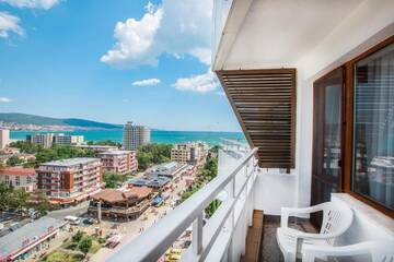 Фото номера Полулюкс (для 2 взрослых и 2 детей) Отель Hotel Kuban г. Солнечный Берег 2