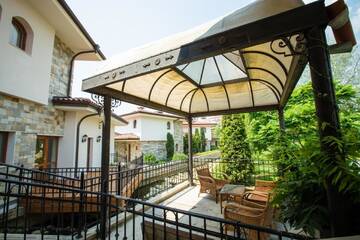 Фото номера Просторные апартаменты Делюкс - Прямой выход на пляж Виллы Helena VIP Villas and Suites - Half Board г. Солнечный Берег 4