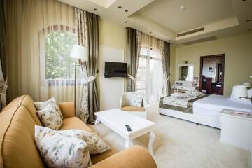 Фото номера Просторные апартаменты Делюкс - Прямой выход на пляж Виллы Helena VIP Villas and Suites - Half Board г. Солнечный Берег 6
