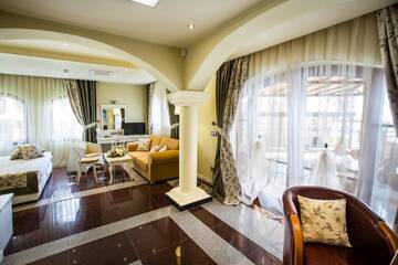 Фото номера Просторные апартаменты Делюкс - Прямой выход на пляж Виллы Helena VIP Villas and Suites - Half Board г. Солнечный Берег 10