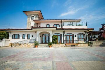 Фото номера Просторные апартаменты Делюкс - Прямой выход на пляж Виллы Helena VIP Villas and Suites - Half Board г. Солнечный Берег 12