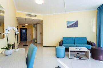 Фото номера Люкс с 1 спальней и балконом (для 2 взрослых + 2 детей) Отель Blue Pearl Hotel - Ultra All - Inclusive г. Солнечный Берег 11