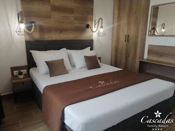 Фото номера Апартаменты Делюкс с 2 спальнями Апарт-отели Cascadas Family Resort г. Солнечный Берег 2