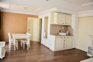 Фото номера Апартаменты Делюкс с 1 спальней и видом на море Апарт-отели Golden Rainbow Beach Aparthotel г. Солнечный Берег 12