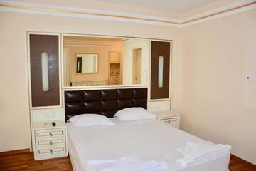 Фото номера Номер-студио Делюкс с видом на море Апарт-отели Golden Rainbow Beach Aparthotel г. Солнечный Берег 8