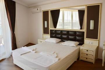 Фото номера Номер-студио Делюкс с видом на море Апарт-отели Golden Rainbow Beach Aparthotel г. Солнечный Берег 13