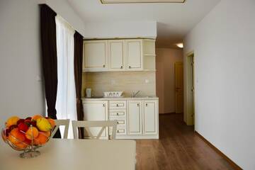 Фото номера Апартаменты с 2 спальнями Апарт-отели Golden Rainbow Beach Aparthotel г. Солнечный Берег 5