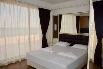 Фото номера Апартаменты Делюкс с 1 спальней и видом на море Апарт-отели Golden Rainbow Beach Aparthotel г. Солнечный Берег 8