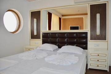 Фото номера Апартаменты с 2 спальнями Апарт-отели Golden Rainbow Beach Aparthotel г. Солнечный Берег 4