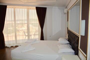 Фото номера Апартаменты Делюкс с 1 спальней и видом на море Апарт-отели Golden Rainbow Beach Aparthotel г. Солнечный Берег 9