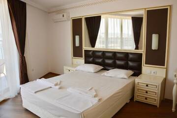 Фото номера Апартаменты Делюкс с 1 спальней и видом на море Апарт-отели Golden Rainbow Beach Aparthotel г. Солнечный Берег 10