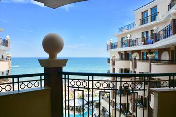 Фото номера Апартаменты Делюкс с 1 спальней и видом на море Апарт-отели Golden Rainbow Beach Aparthotel г. Солнечный Берег 11