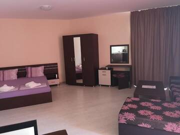 Фото номера Семейный номер-студио с балконом Апарт-отели Rose Garden Omax Hotel Apartments г. Солнечный Берег 29