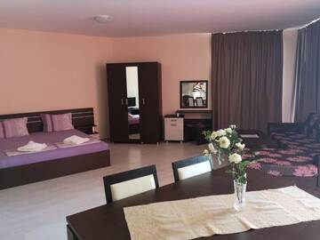 Фото номера Семейный номер-студио с балконом Апарт-отели Rose Garden Omax Hotel Apartments г. Солнечный Берег 30